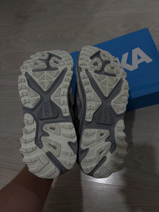 Кроссовки HOKA серо-белые