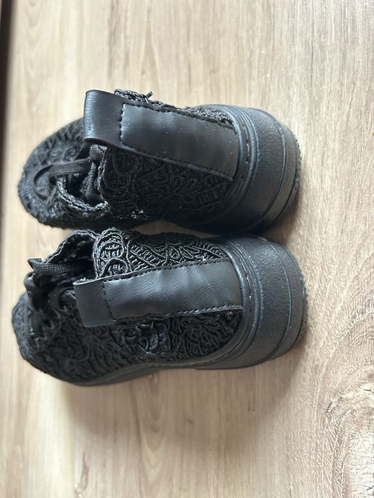 Дантелени дамски обувки