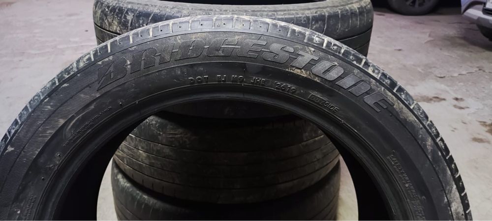 Шины Bridgestone R20/235/55 комплект