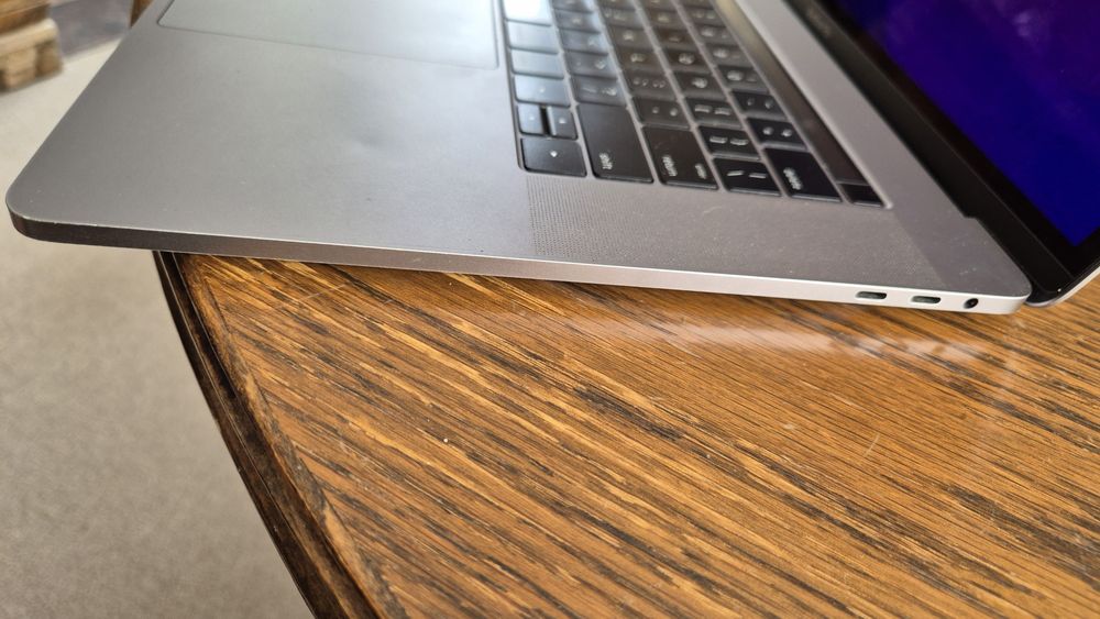 Macbook Pro 2016 15" i7 2.9GHz, 16GB RAM