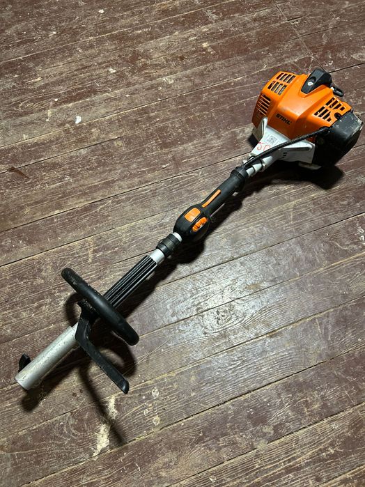 Комби двигател STIHL KM94 RC+ Приставка ролкова четка STIHL KB-KM