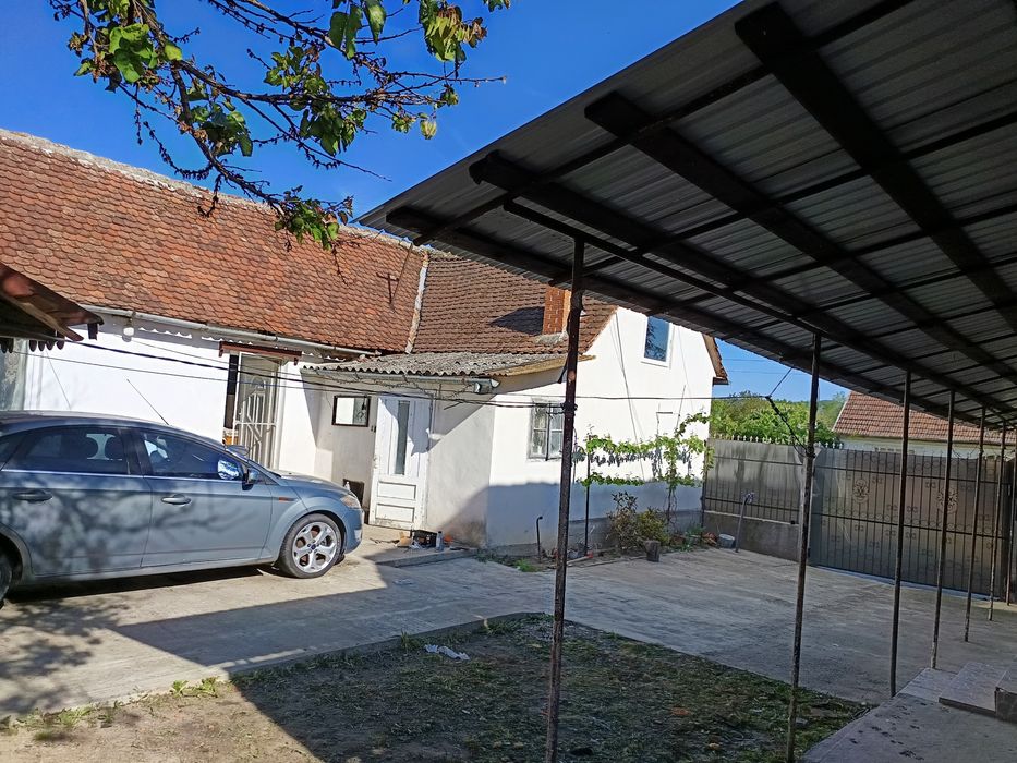 Vând casă în buteni 32.000 euro negociabil