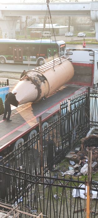 Бункер 20т яхши холатда ун сакланган тоза сув га цемент га ишатса бола