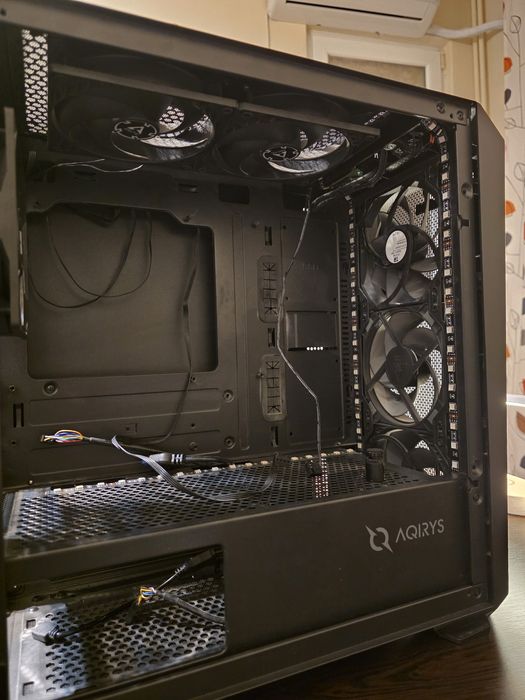 Carcasa PC Aqirys Wezen cu 6 ventilatoare