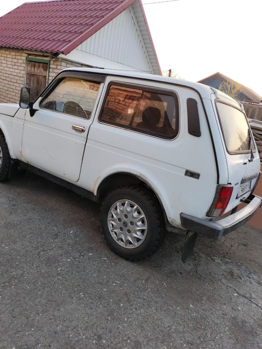 Автомобиль Нива 21213