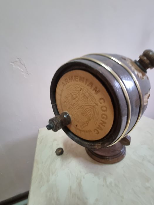 Продам бочку деревянную для напитков