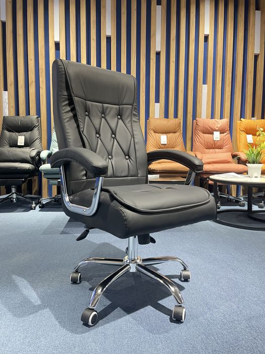 Офисное кресло для руководителя модель Born