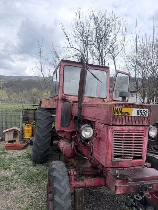 Tractor echipat de padure + remorcă