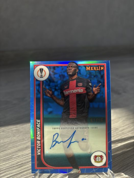 Topps Футболни карти с автограф/номерирани