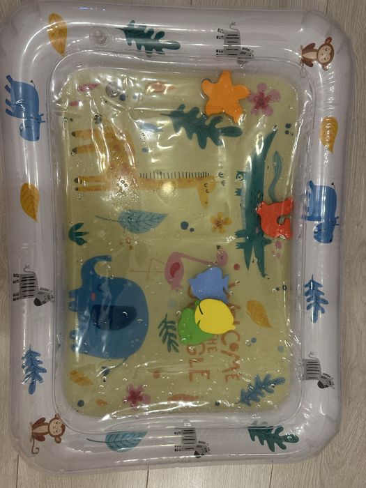 Надуваема водна подложка за бебе