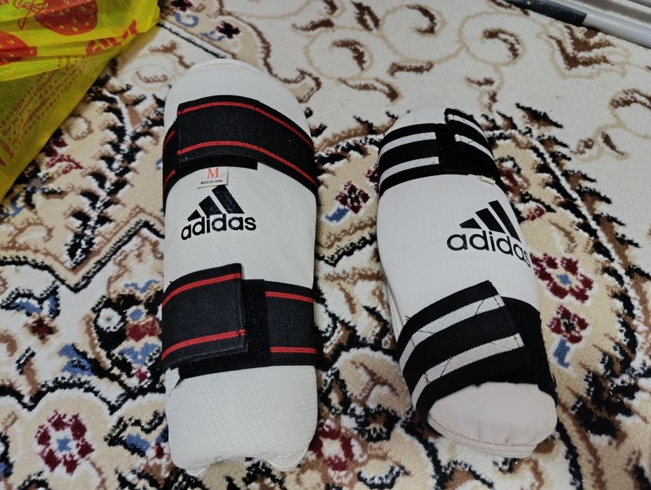 Кимано/форма и щитки для таеквондо.