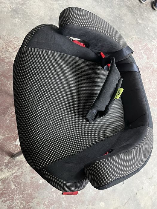 Автокресло (бустер)