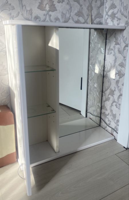 Шкаф в ванную с зеркалом