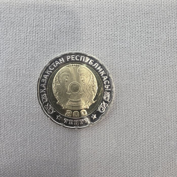 Монета 200 тенге