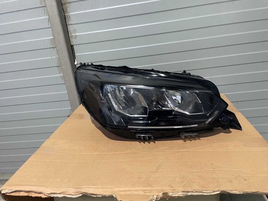 Far dreapta Peugeot 2008  / 208 An 2019 - 2024 cod 9833036180