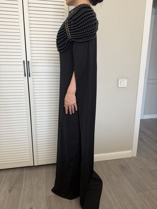 Платье новое с ожерельем