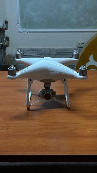 Продам Дрон Phantom 4 + 10 лопастей