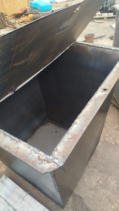 Мусорный контейнер бак