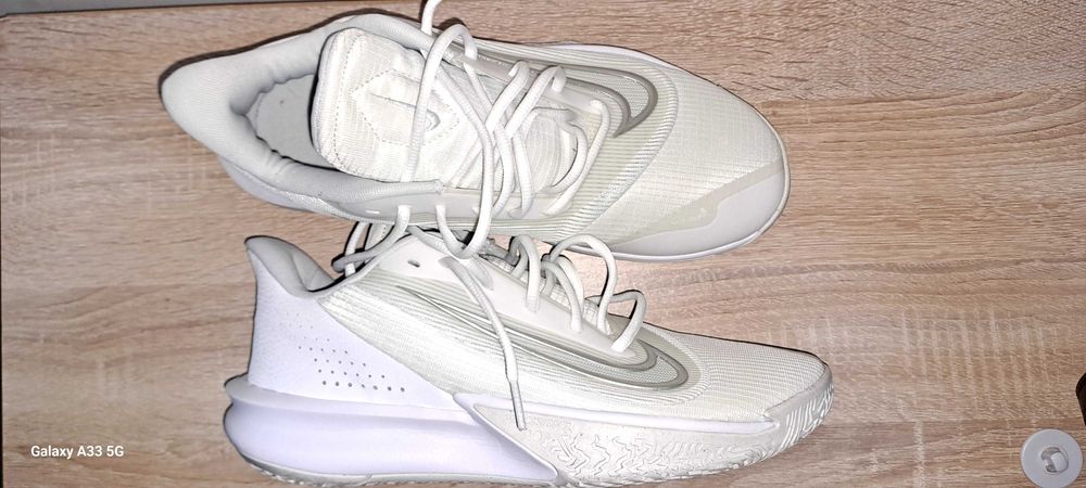 Маратонки Nike .