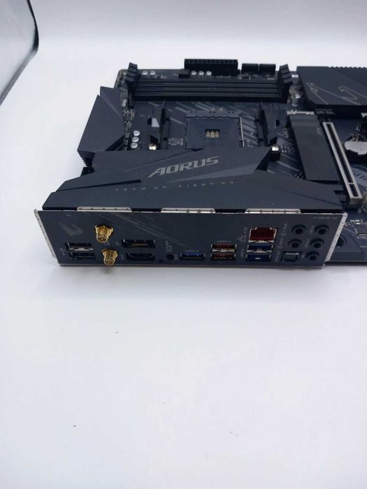 GIGABYTE B550 AORUS ELITE AX V2 + RYZEN 5 5600X 6-Core (4.6 GHz Turbo)