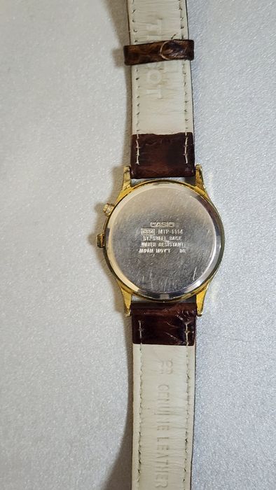 Продам японские кварцевые часы CASIO на ходу с подсветкой позолоченные