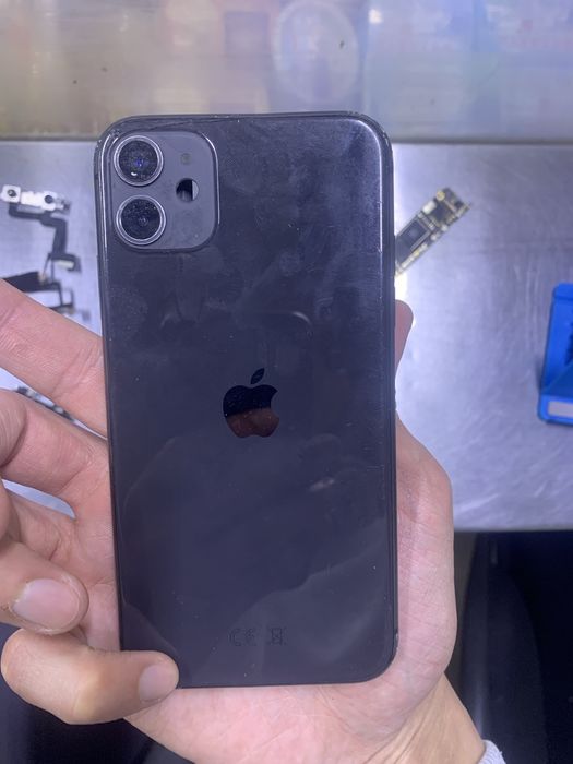 Продам на запчяст iphone 11