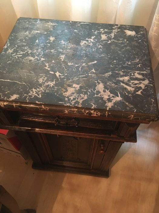 Старинни мебели от дърво