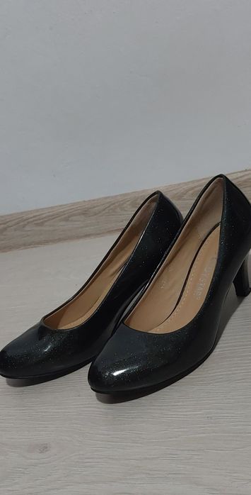 Pantofi marimea 38