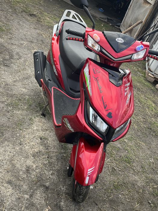 Скутер на ходу ,