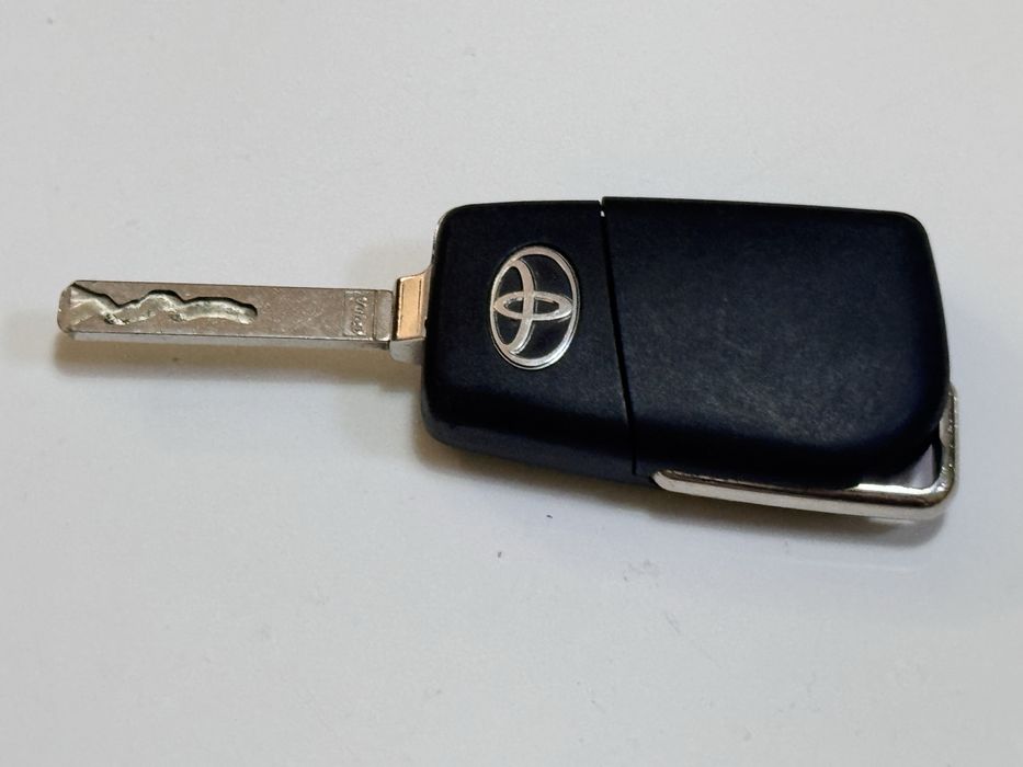 Оригинален ключ Toyota Augo Yaris Auris