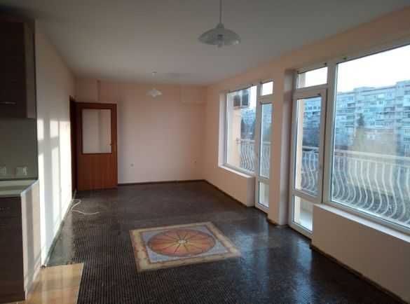 Дава се под наем Двустаен апартамент в Бургас, Изгрев - 66 кв.м за 165 € - Снимка #2