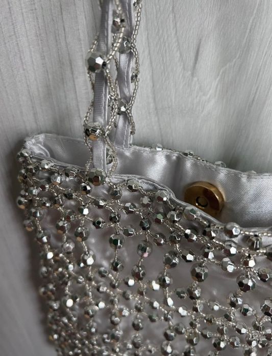 Geanta argintie deosebita, de ocazie