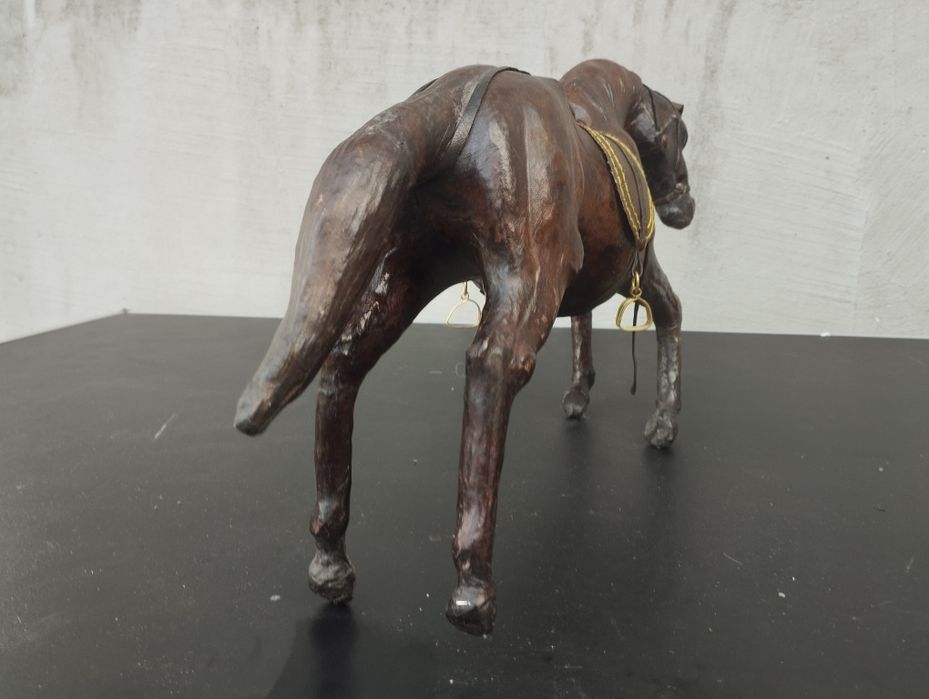 Ретро Кожена фигурка на Кон