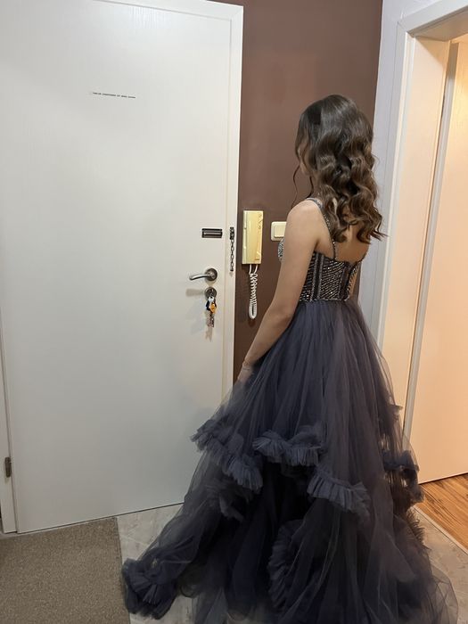 официална лилава рокля