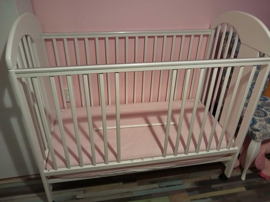 Бебешка кошара 120/60 и матрак за нея pierre cardin