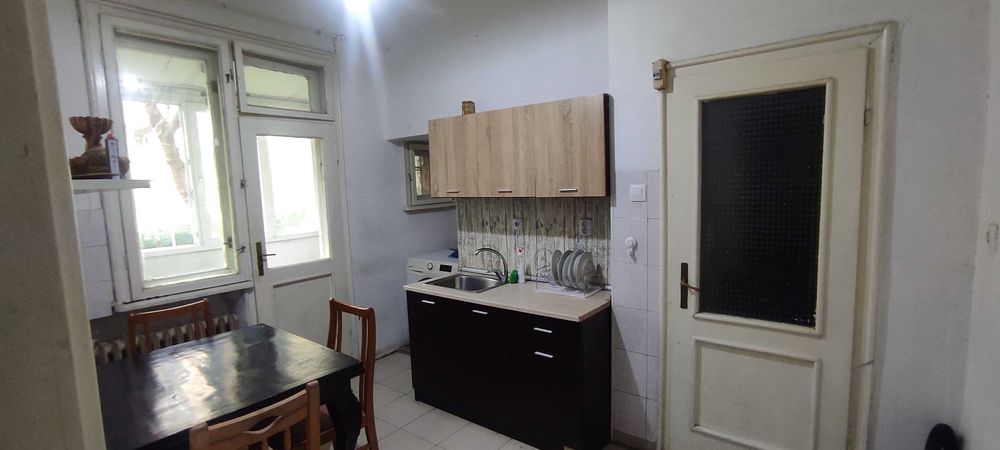 Продава се Офис в София, Център - 40 кв.м за 5 €/кв.м - Снимка #1