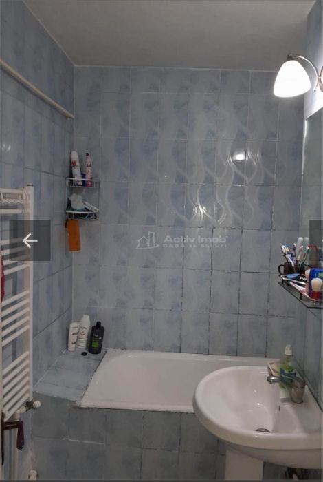 Vand apartament  cu 2 camere decomandat