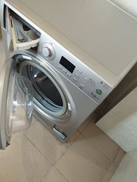 Пералня Hotpoint Ariston перфектна