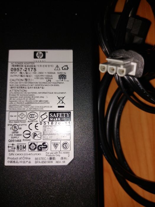 Alimentatoare  de laptop:    15V/19V 24/31/32/50 V