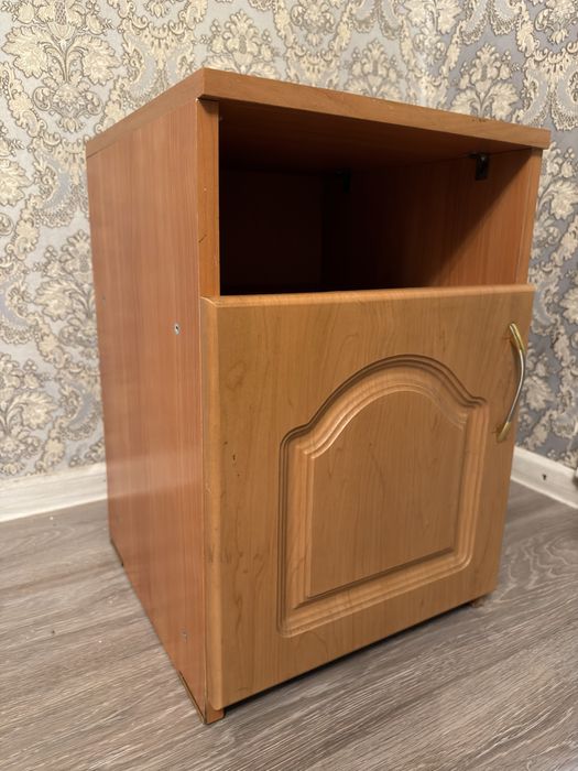 Прикроватная тумбочка