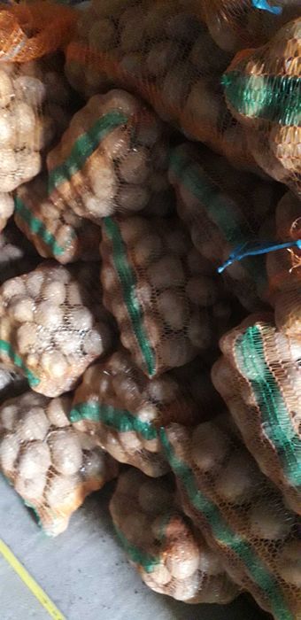 Vând cartofi de mâncat!