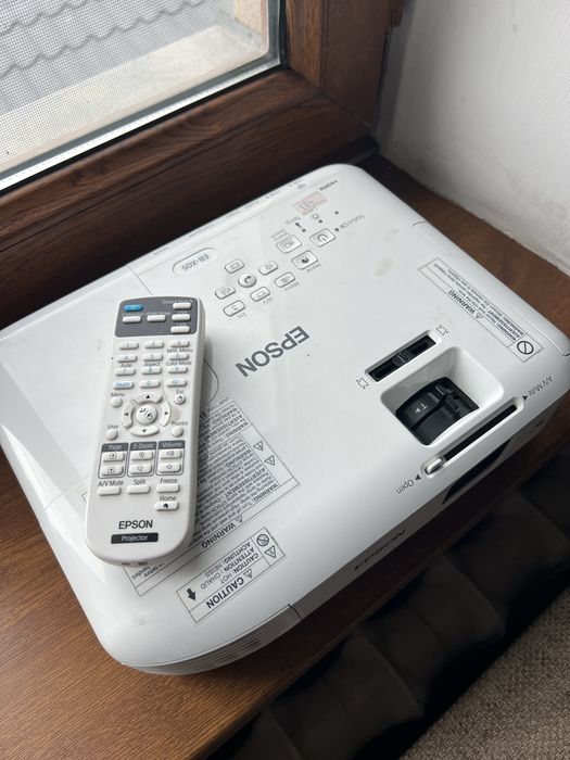 Проектор Epson EB-S05