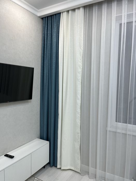 Диван угловой трехметровый со шторами