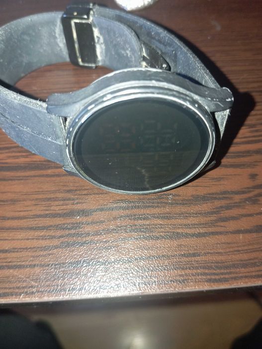 Продавам дамски часовници