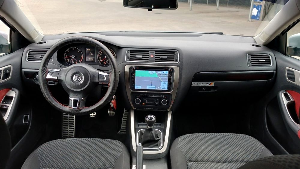SUPERB Vw Jetta 1.6 Tdi Bluemotion**2012**Euro 5**DEOSEBIT**Fara rugina**Stare IMPECABILA** Nr rosii valabile**