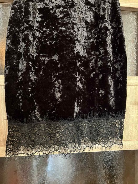 Midi кадифена рокля с дантела Bik Bok