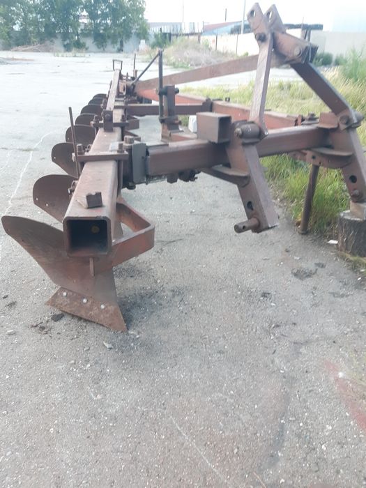 Продам плуг 8.40