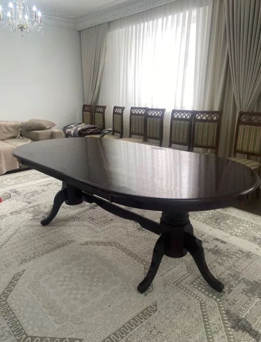 Продам стол из красного дерева