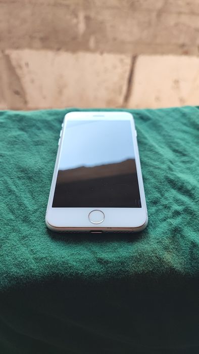 Vând   iPhone  7