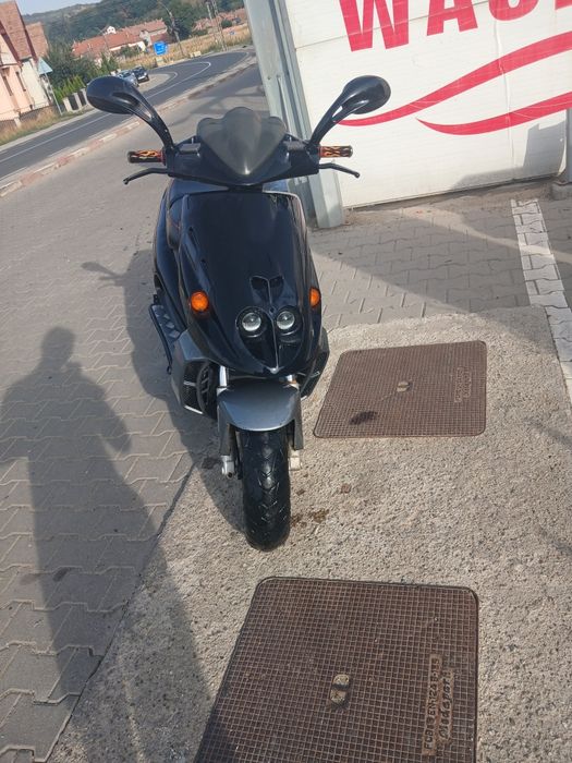 vând scuter malagutif12